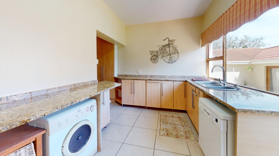 6 Bedroom Property for Sale in Walmer Heights Eastern Cape